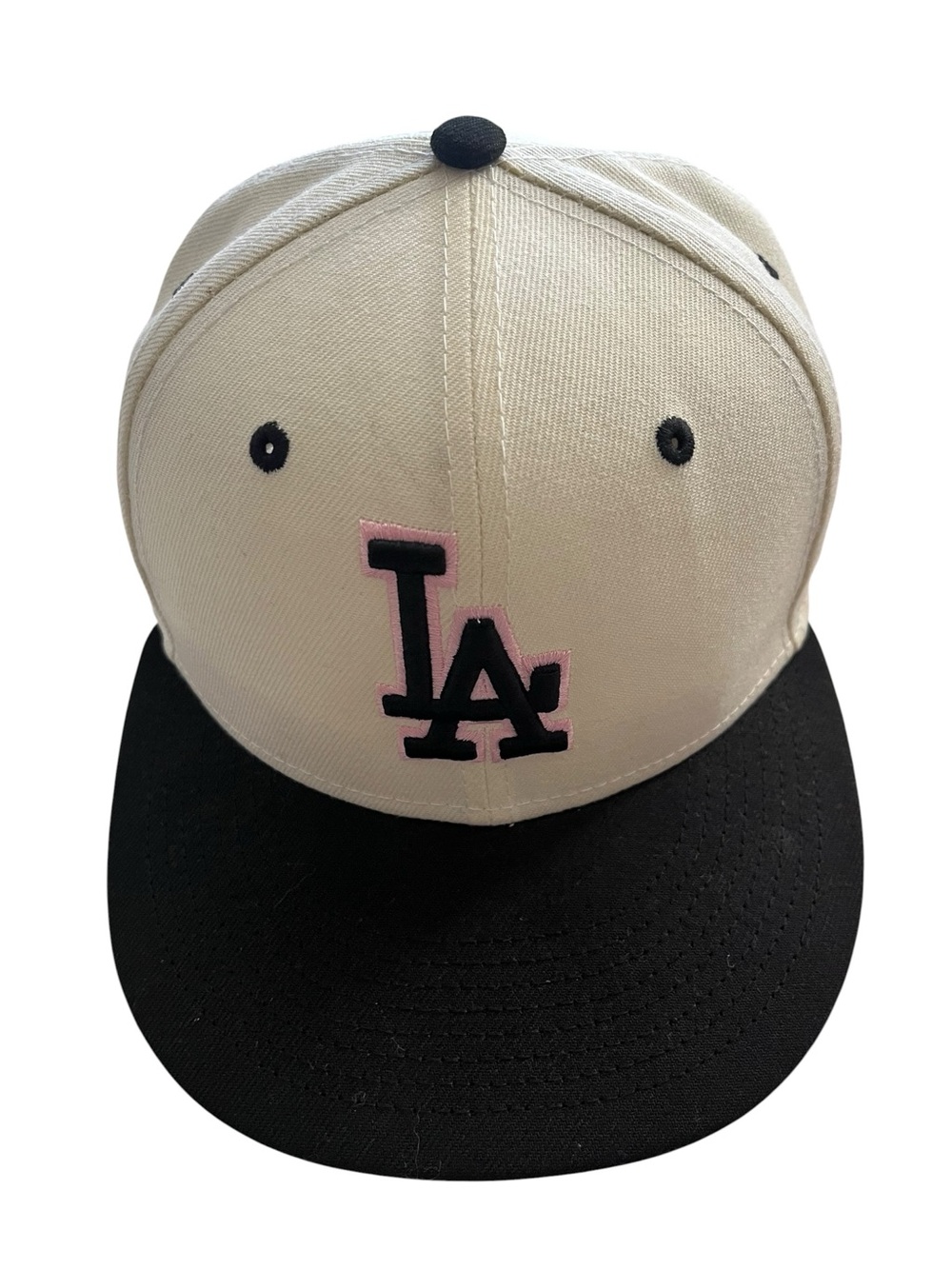 New Era LA Baseball Cap in Cream and Black with Pink Outline